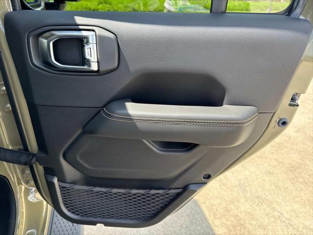 new 2025 Jeep Gladiator car, priced at $48,685