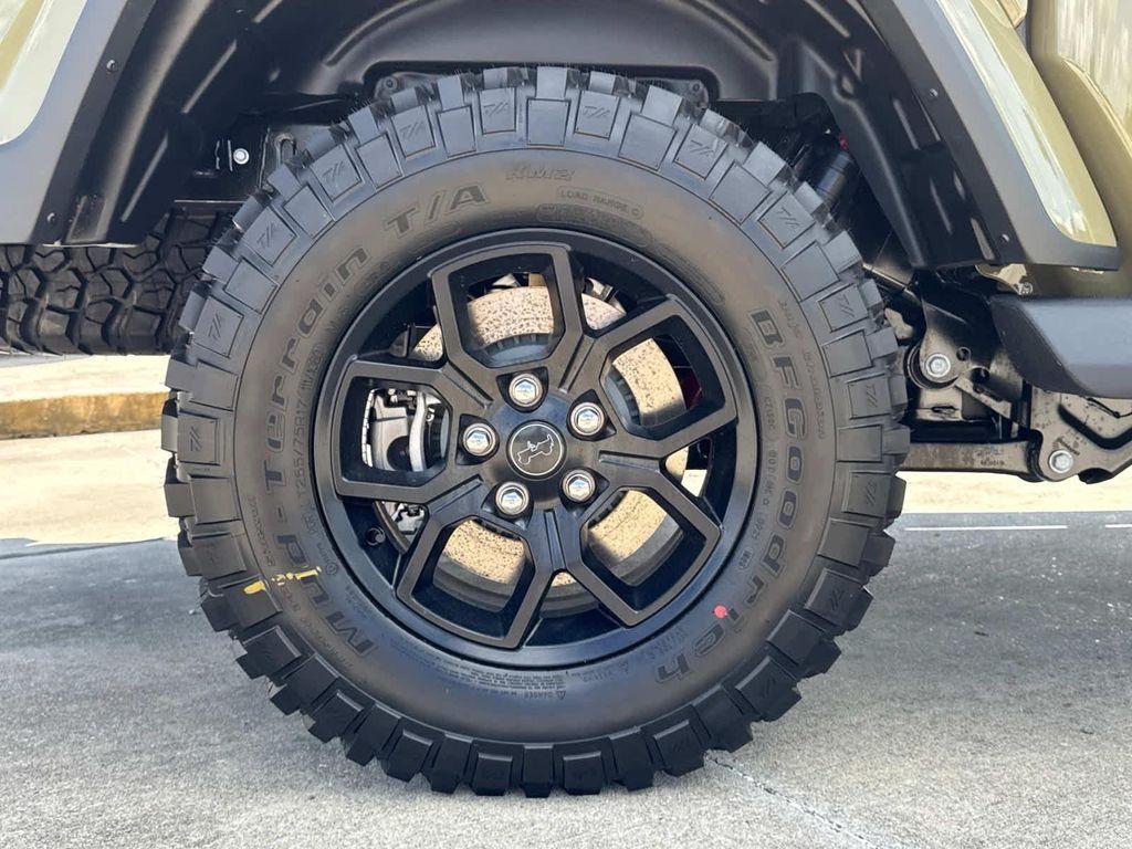 new 2025 Jeep Gladiator car, priced at $40,185