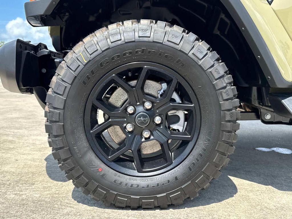 new 2025 Jeep Gladiator car, priced at $40,185