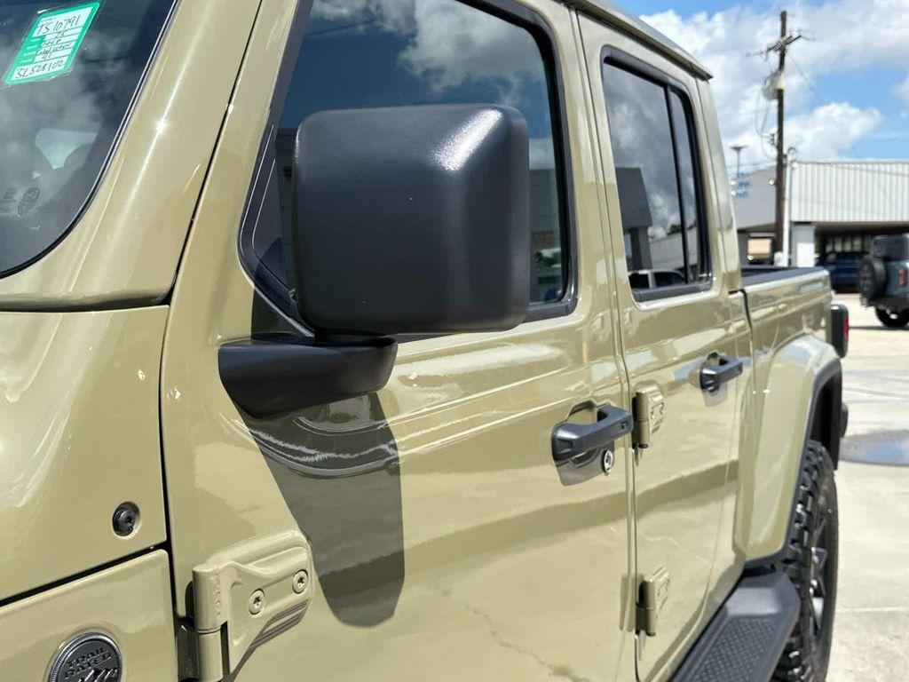 new 2025 Jeep Gladiator car, priced at $40,185