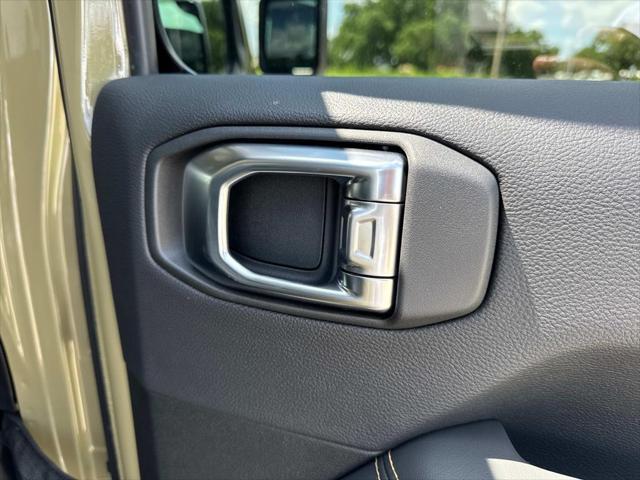new 2025 Jeep Gladiator car, priced at $48,685