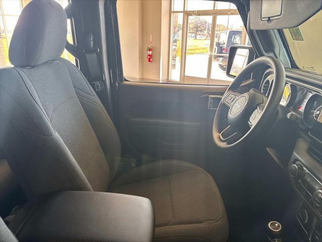 new 2025 Jeep Gladiator car, priced at $40,885