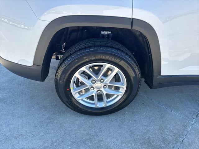 new 2025 Jeep Grand Cherokee car, priced at $39,575