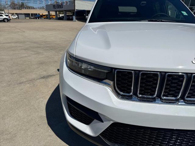 new 2025 Jeep Grand Cherokee car, priced at $39,575