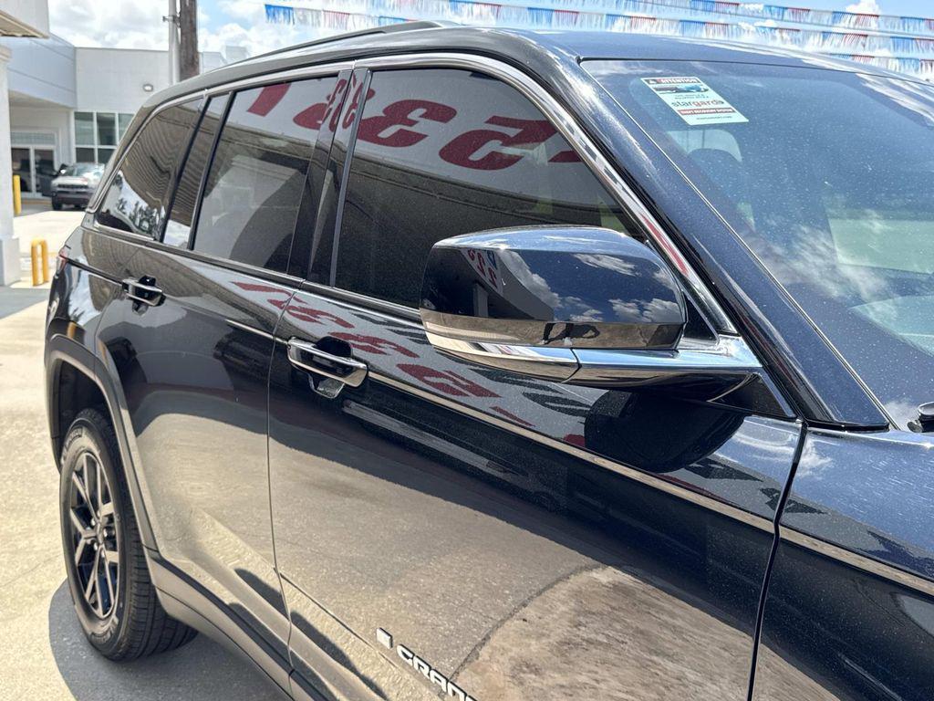 used 2023 Jeep Grand Cherokee car, priced at $28,997