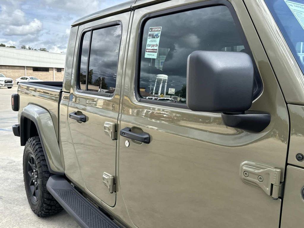new 2025 Jeep Gladiator car, priced at $42,660