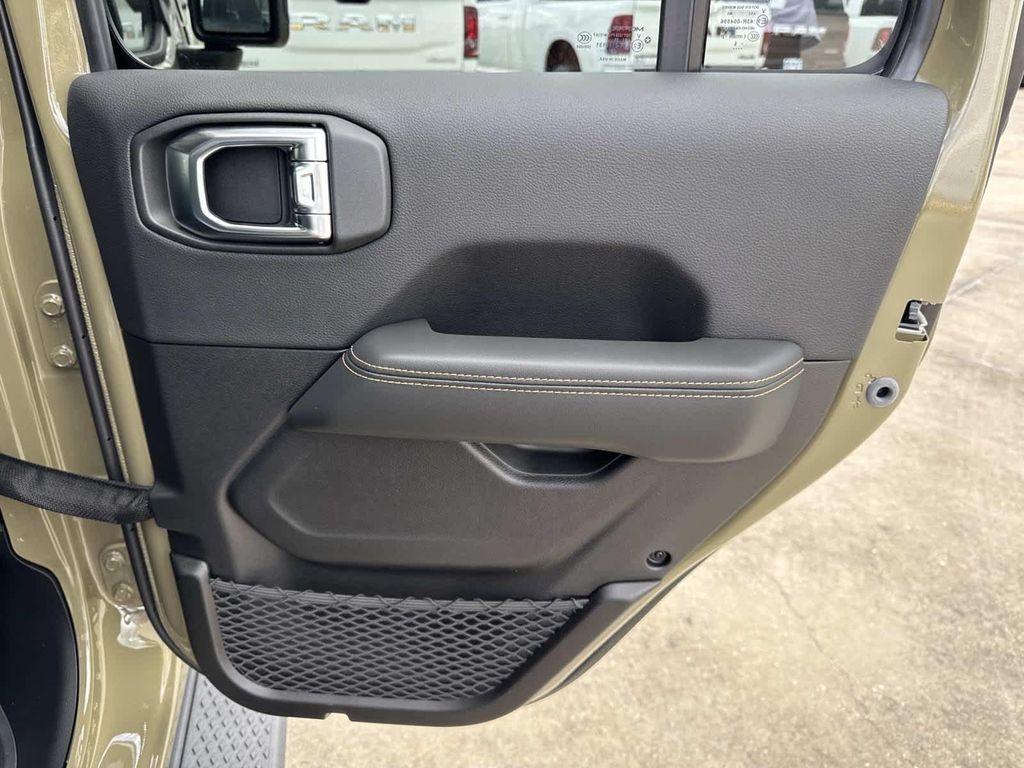 new 2025 Jeep Gladiator car, priced at $42,660
