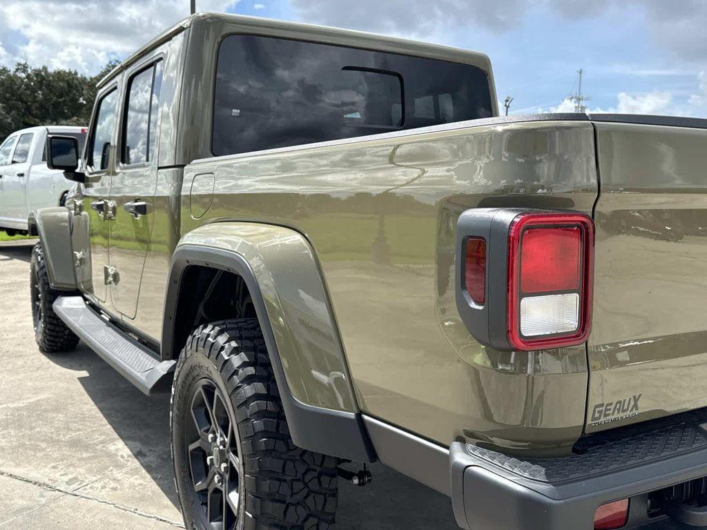 new 2025 Jeep Gladiator car, priced at $42,660