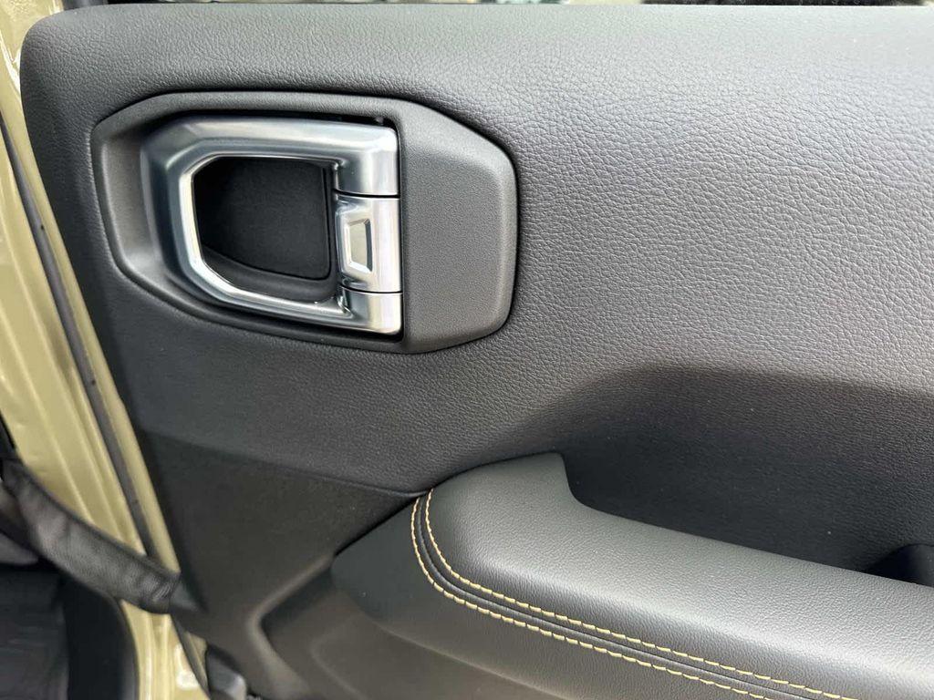 new 2025 Jeep Gladiator car, priced at $42,660