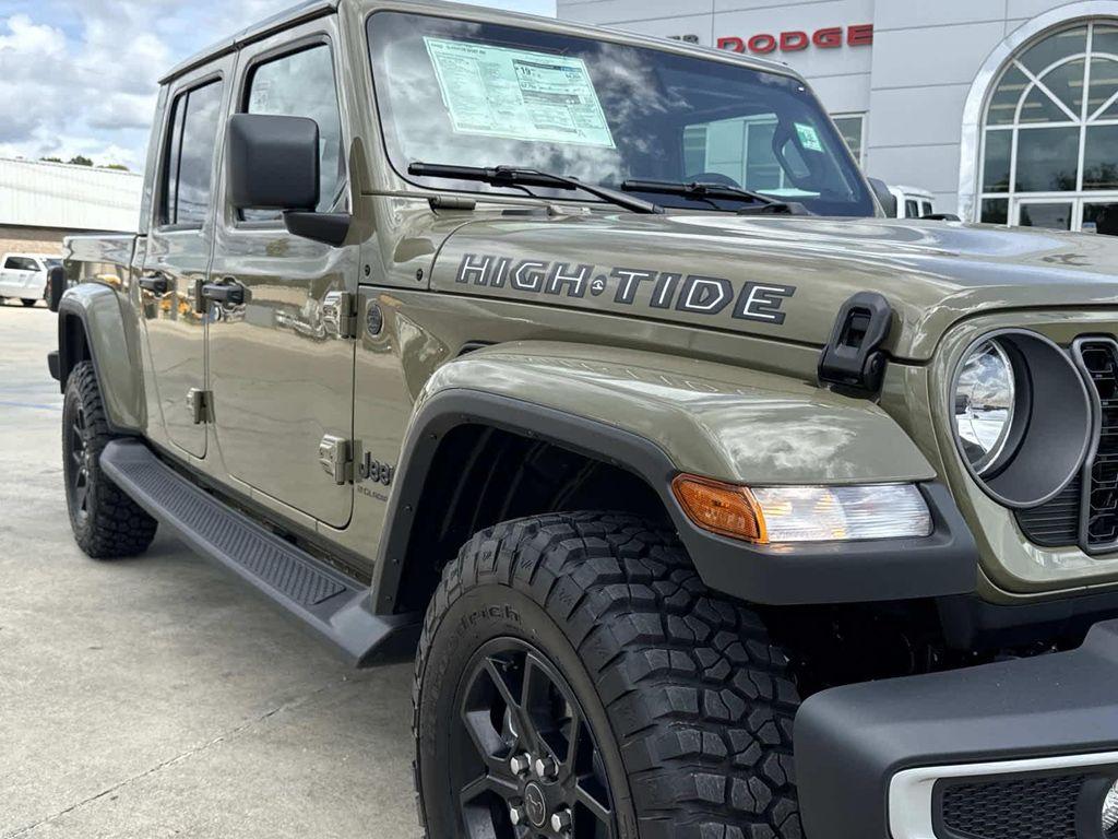 new 2025 Jeep Gladiator car, priced at $42,660