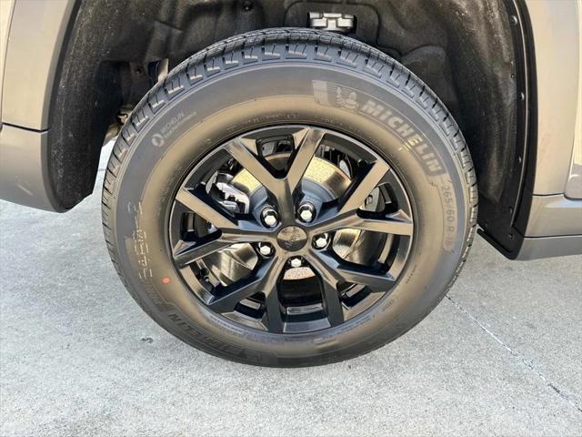 new 2024 Jeep Grand Cherokee car, priced at $45,530