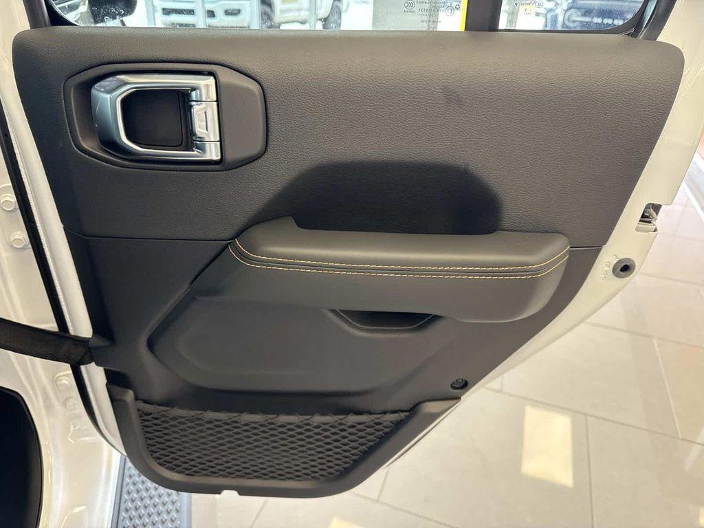 new 2025 Jeep Gladiator car, priced at $45,840