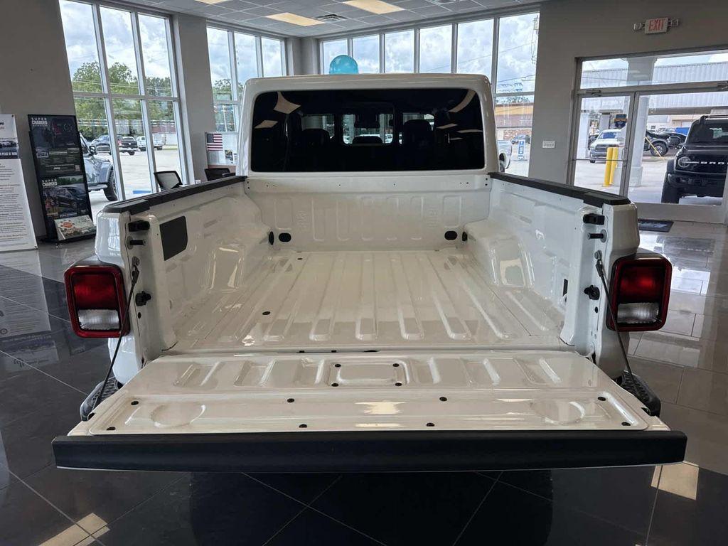 new 2025 Jeep Gladiator car, priced at $45,840