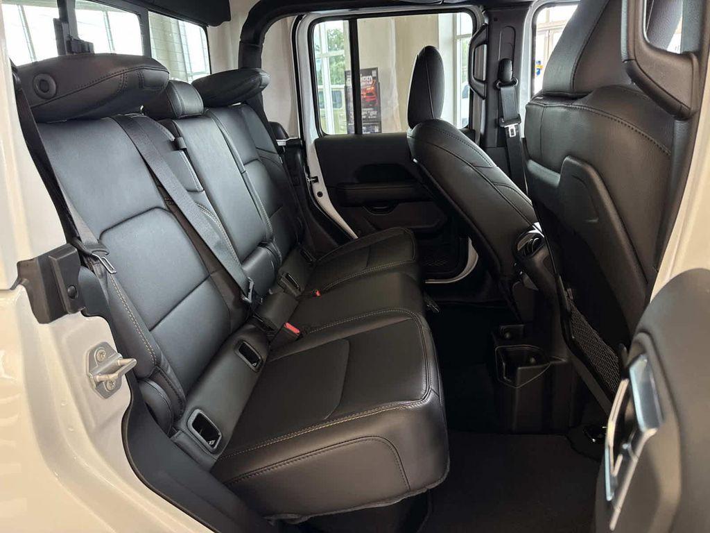 new 2025 Jeep Gladiator car, priced at $45,840
