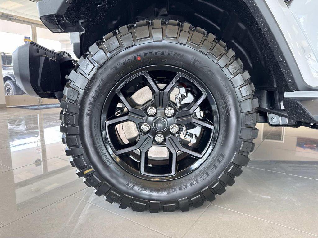 new 2025 Jeep Gladiator car, priced at $45,840