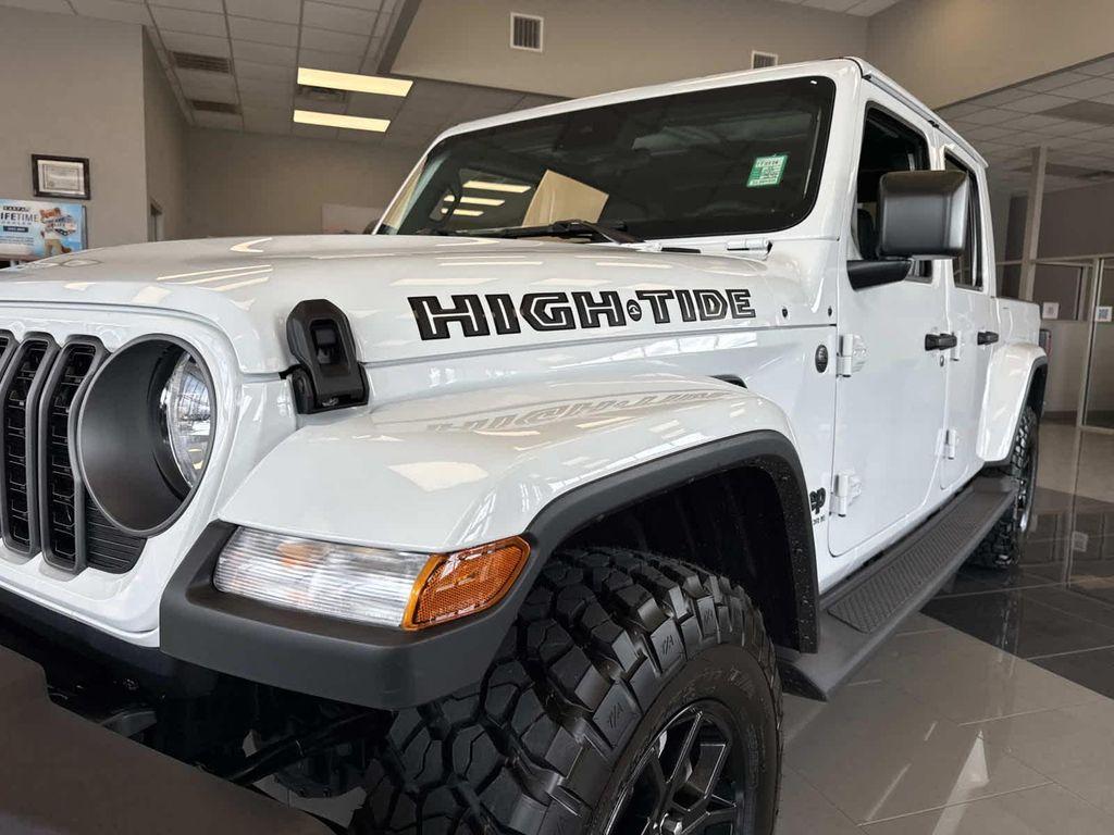 new 2025 Jeep Gladiator car, priced at $45,840