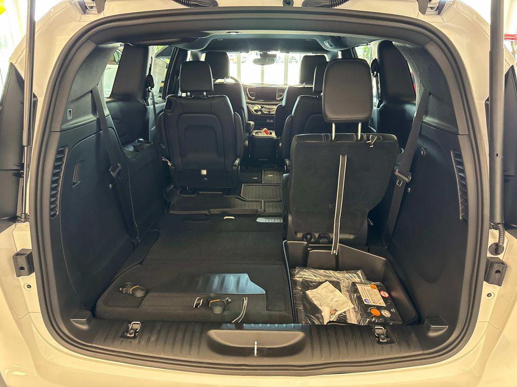 new 2025 Chrysler Pacifica car, priced at $45,650