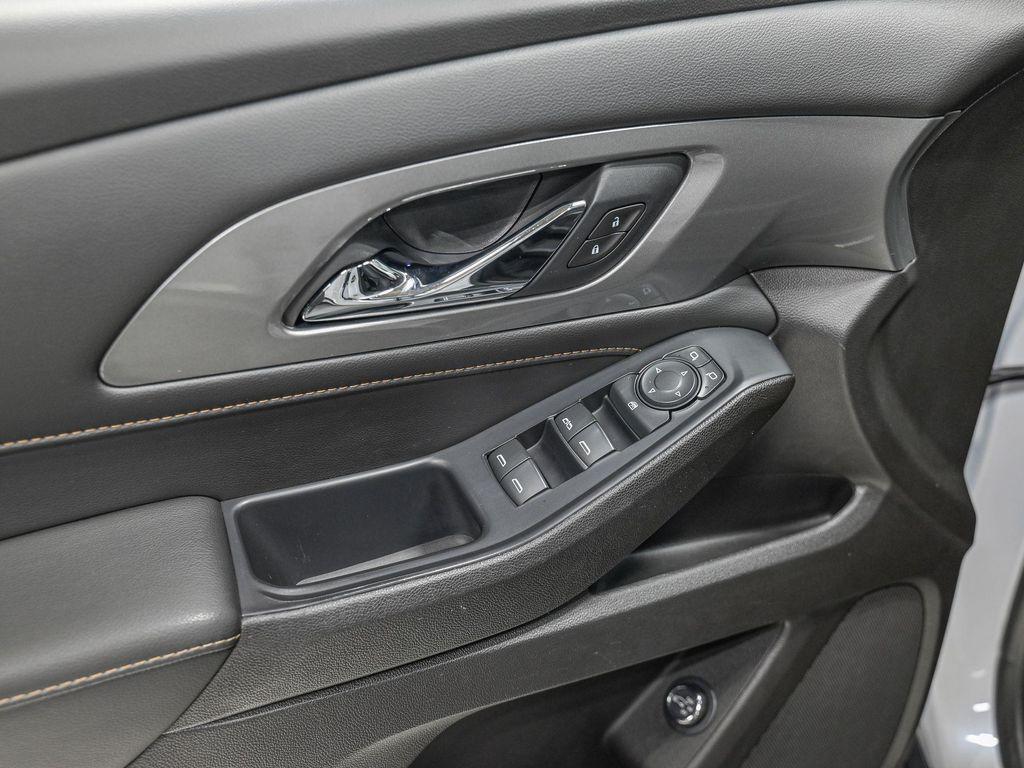 used 2021 Chevrolet Traverse car, priced at $23,990