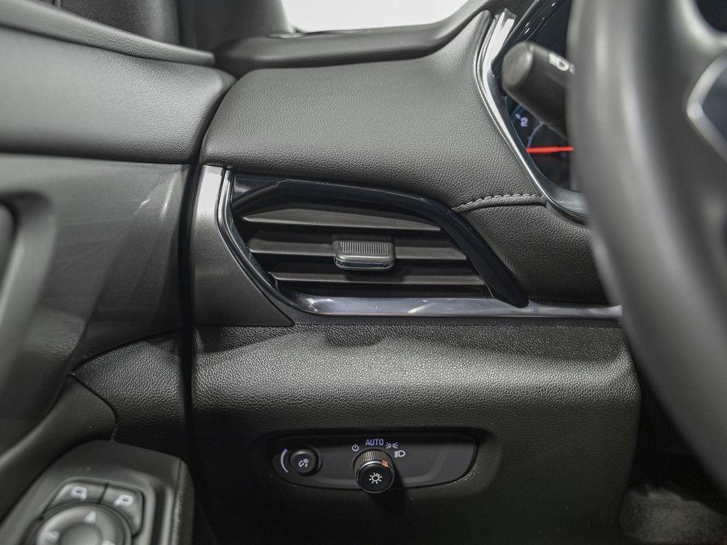 used 2023 Chevrolet Traverse car, priced at $31,498