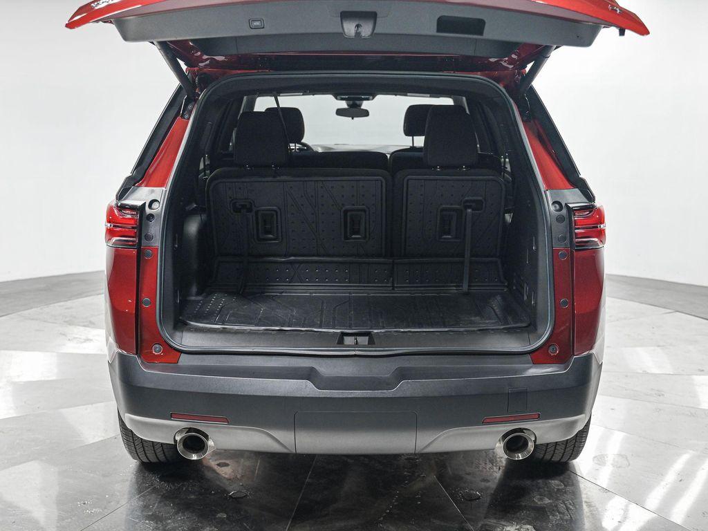 used 2023 Chevrolet Traverse car, priced at $31,498