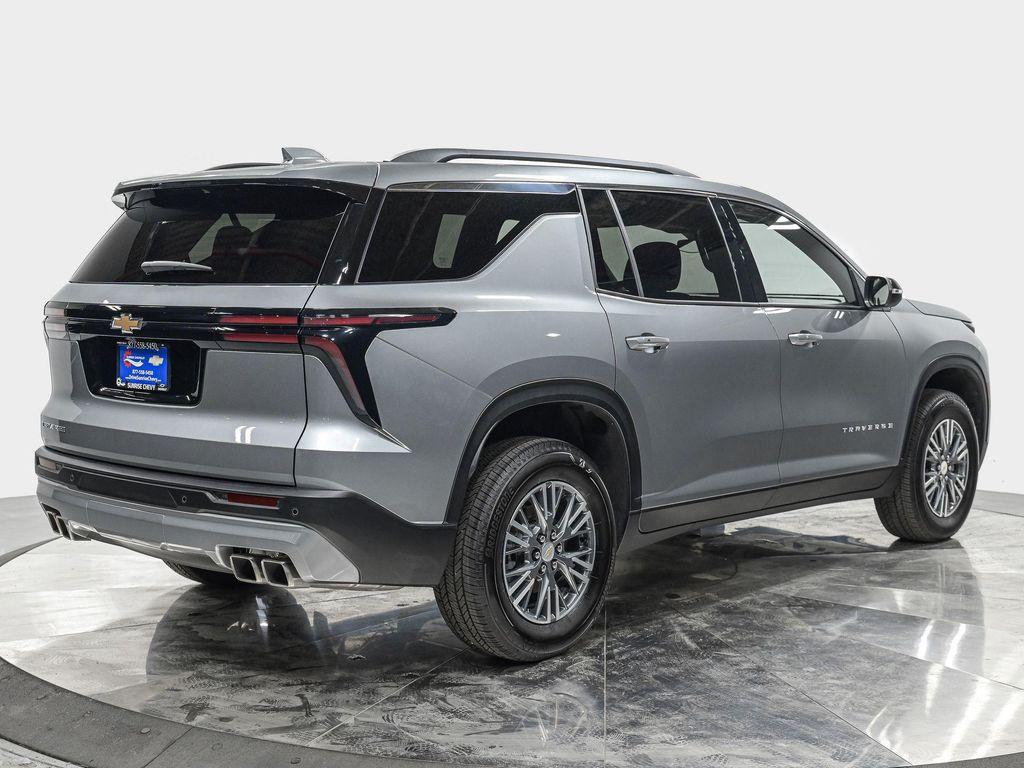 used 2025 Chevrolet Traverse car, priced at $39,990