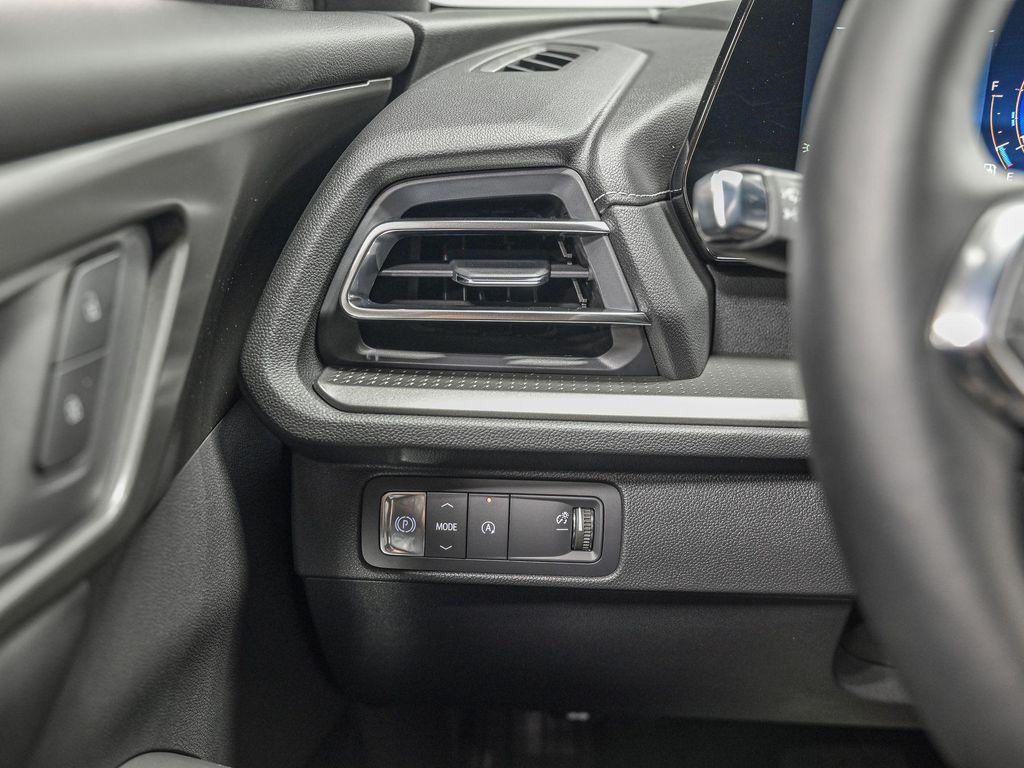 used 2025 Chevrolet Traverse car, priced at $39,990