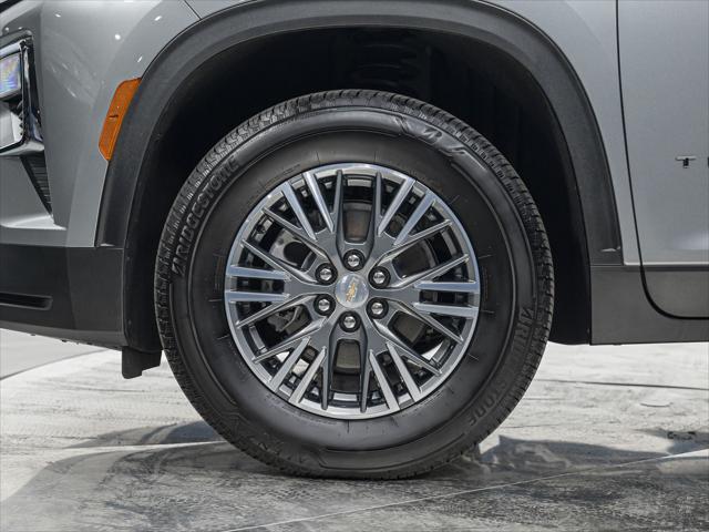 used 2025 Chevrolet Traverse car, priced at $41,990