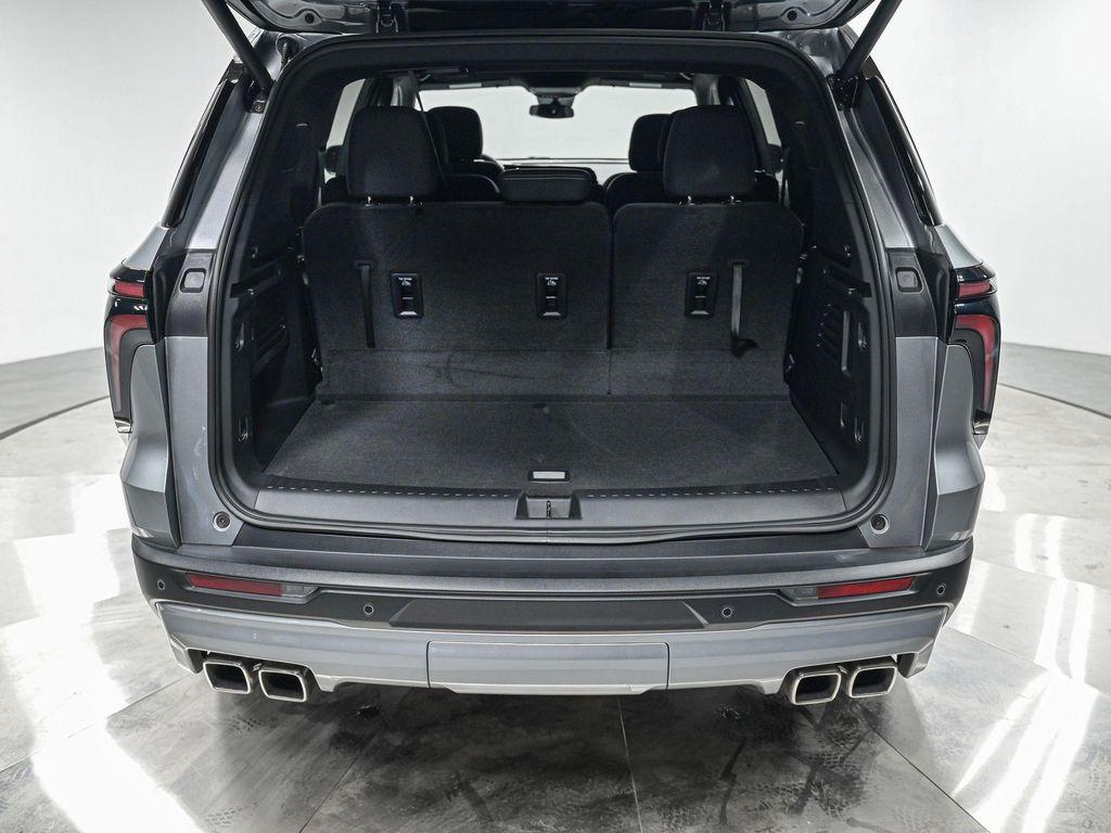 used 2025 Chevrolet Traverse car, priced at $39,990