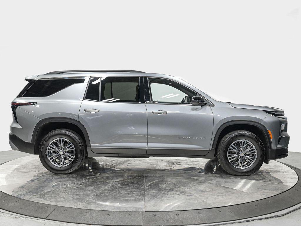 used 2025 Chevrolet Traverse car, priced at $39,990