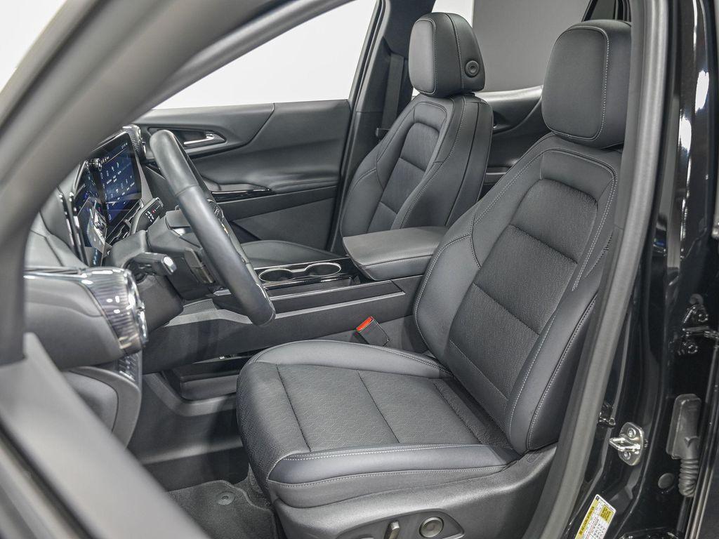 used 2025 Chevrolet Equinox car, priced at $29,450