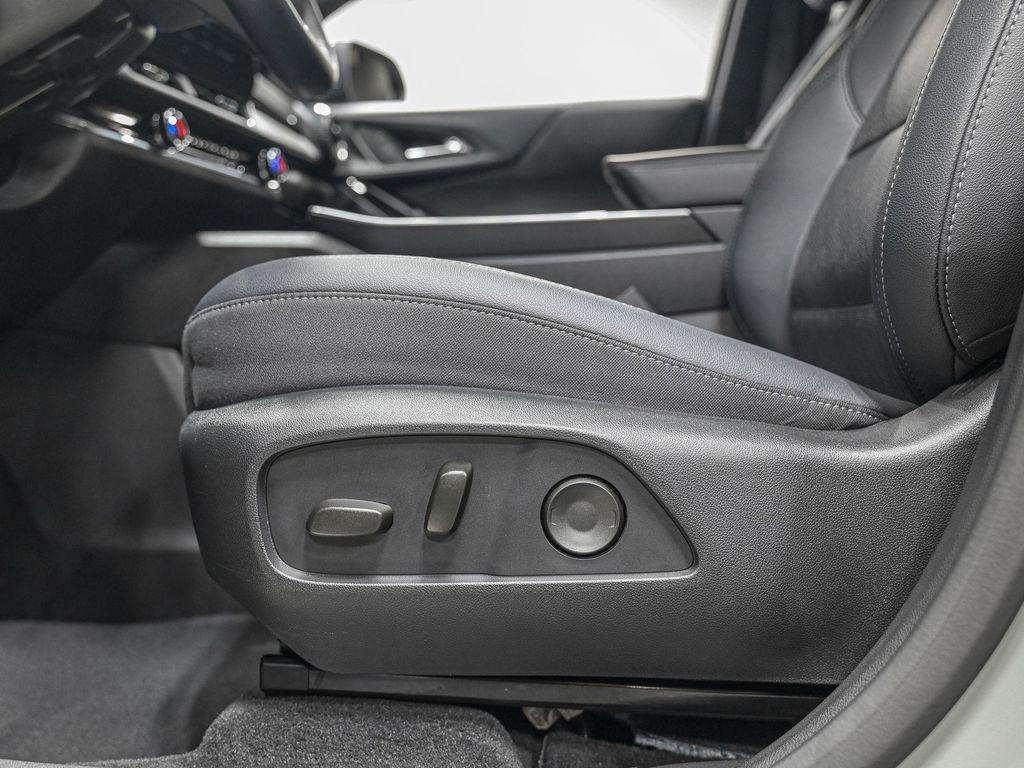 used 2025 Chevrolet Equinox car, priced at $27,899