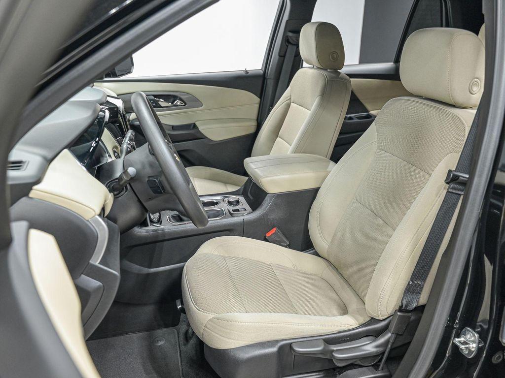 used 2023 Chevrolet Traverse car, priced at $26,890