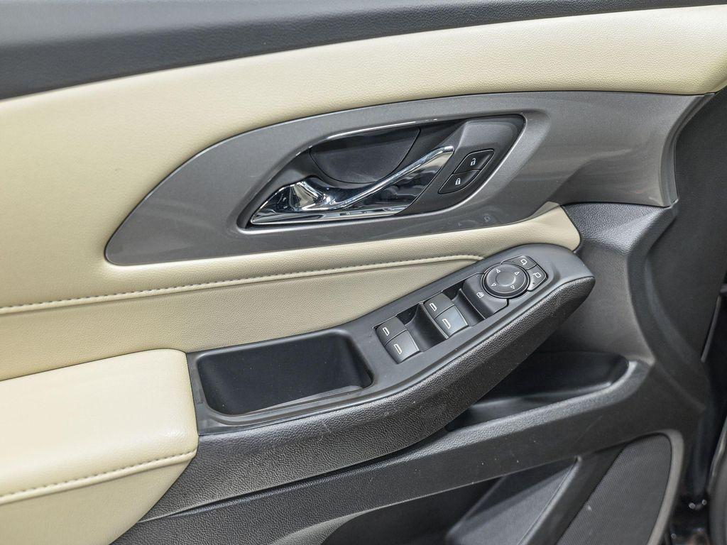 used 2023 Chevrolet Traverse car, priced at $26,890