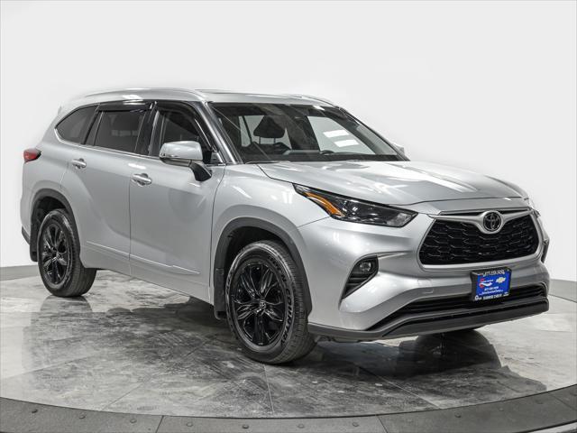 used 2022 Toyota Highlander car, priced at $36,740