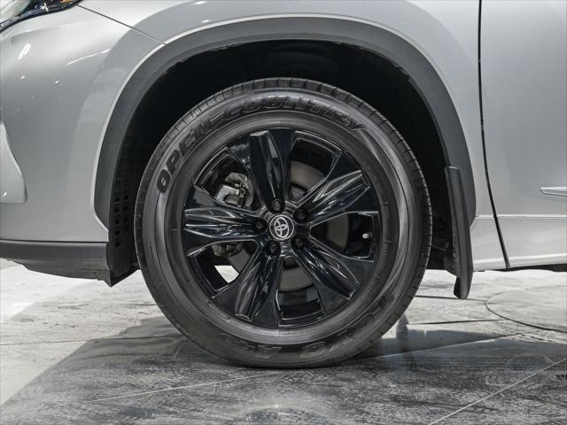 used 2022 Toyota Highlander car, priced at $36,740