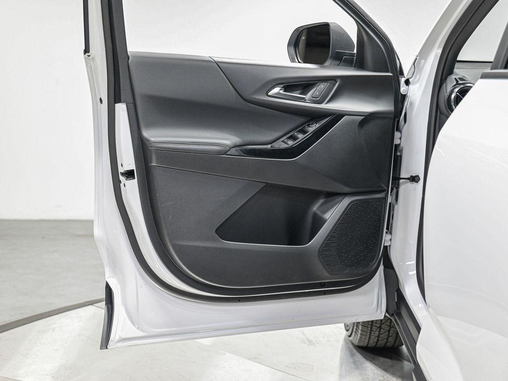 used 2025 Chevrolet Equinox car, priced at $25,990