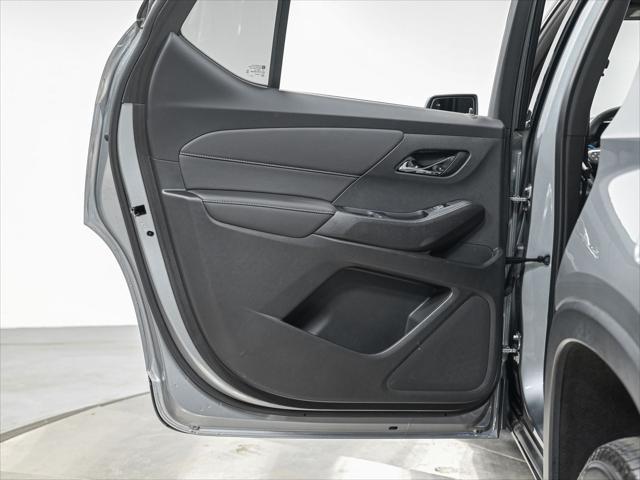 used 2023 Chevrolet Traverse car, priced at $28,405