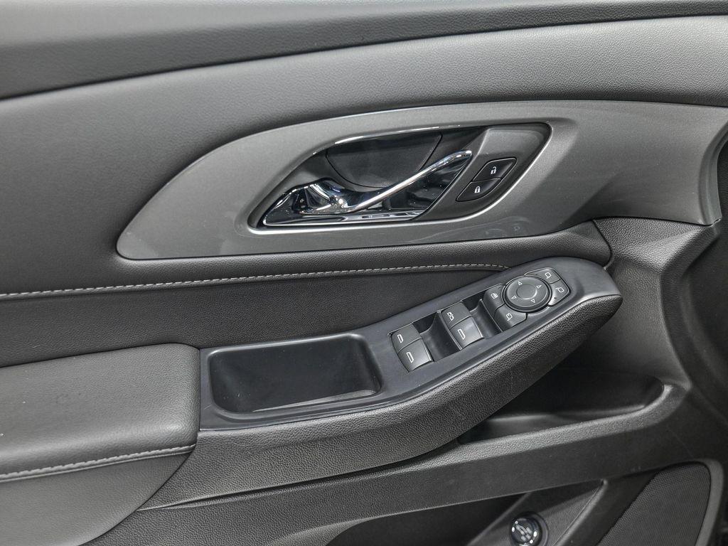 used 2022 Chevrolet Traverse car, priced at $28,450