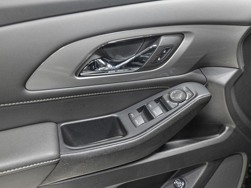 used 2023 Chevrolet Traverse car, priced at $28,240