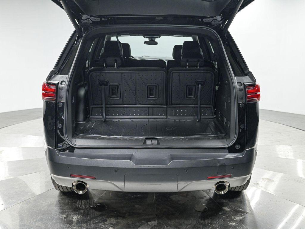 used 2023 Chevrolet Traverse car, priced at $28,240