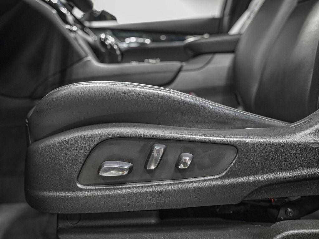 used 2023 Cadillac XT6 car, priced at $30,222