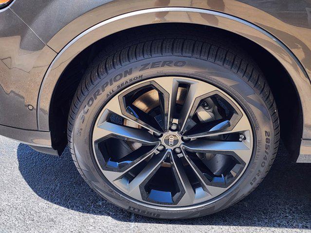 new 2025 Audi Q7 car, priced at $77,750