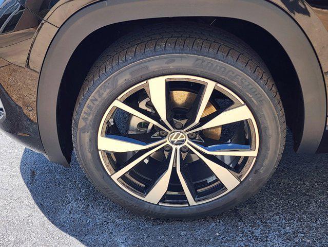 new 2025 Volkswagen Atlas car, priced at $53,356