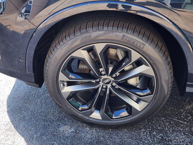 new 2025 Audi Q7 car, priced at $77,750