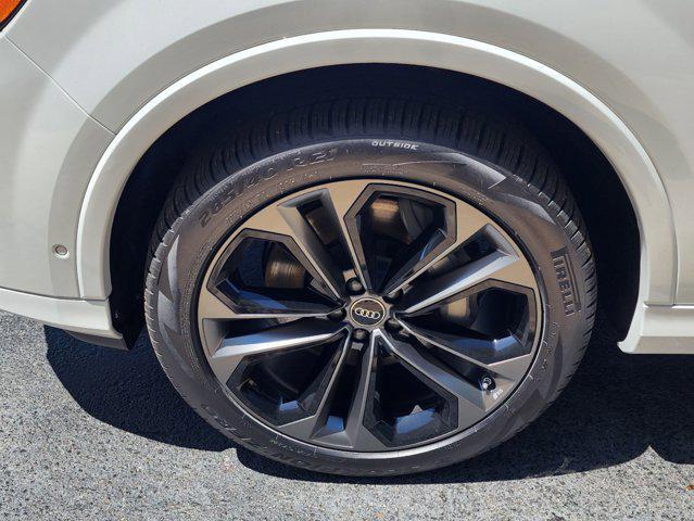 new 2025 Audi Q7 car, priced at $74,750