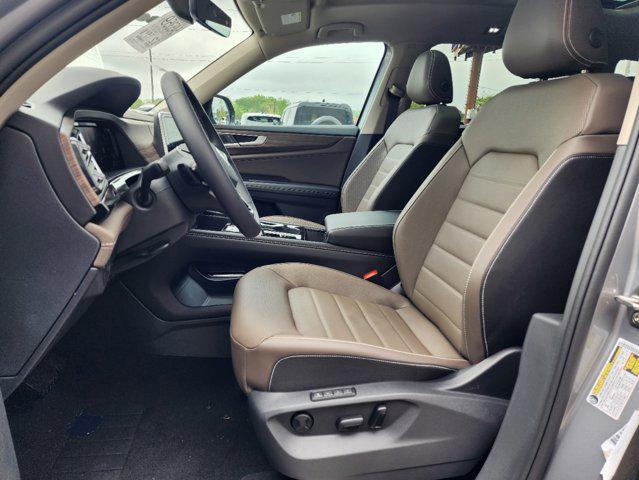 new 2025 Volkswagen Atlas car, priced at $48,351