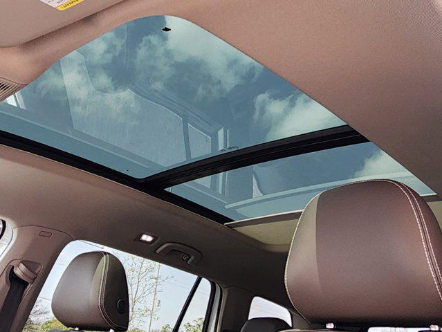 new 2025 Volkswagen Atlas car, priced at $49,501