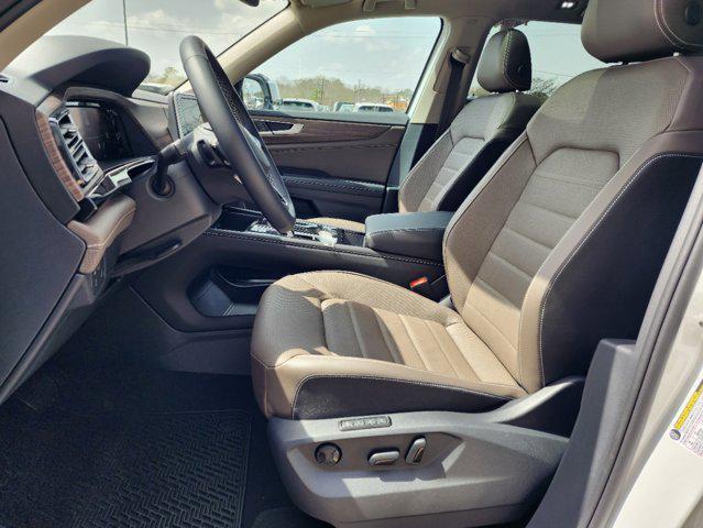 new 2025 Volkswagen Atlas car, priced at $49,501