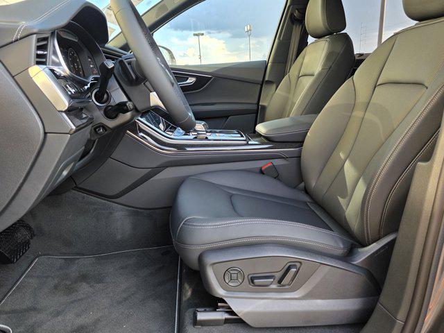 new 2025 Audi Q7 car, priced at $72,204
