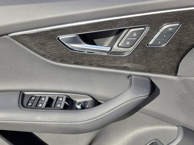 new 2025 Audi Q7 car, priced at $72,204